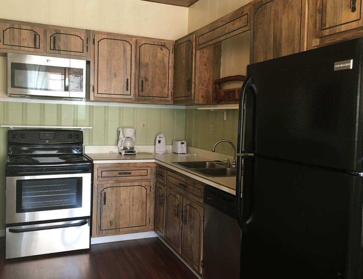 Mccali Manor, Llc Aparthotel Mount Pleasant Bagian luar foto